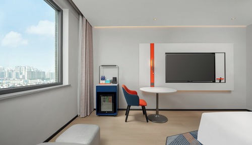 Standard Room, 1 King Bed