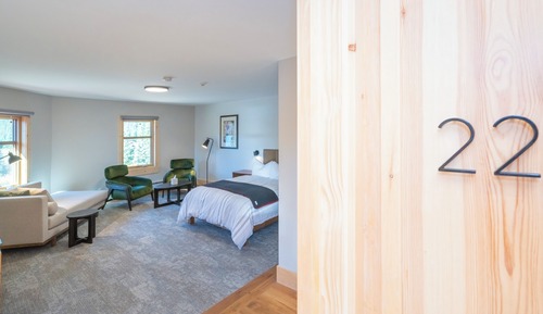 Deluxe Room, 1 Queen Bed, Mountain View (Fireweed)