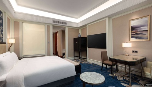 Deluxe Room, 1 King Bed