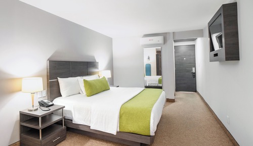 Standard Room, 1 King Bed