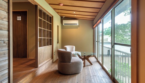 Sengen-no-ma" Family Room with Lake View