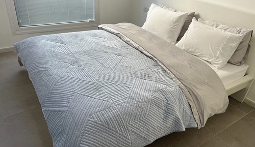 Deluxe Room, 1 Queen Bed, Private Bathroom