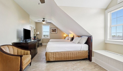 Oak Cottage Room 302