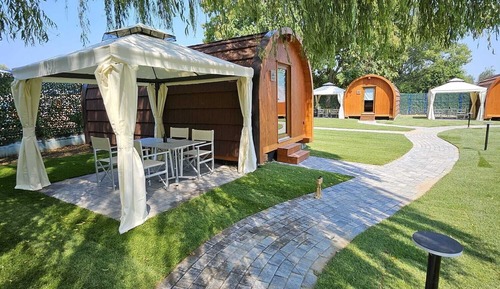 Deluxe Cottage, Garden View