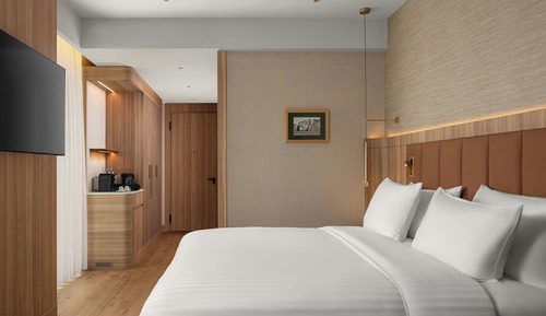 Room, 1 King Bed, Non Smoking, City View (Corner)