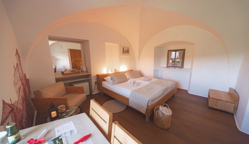 Deluxe Double Room (5)