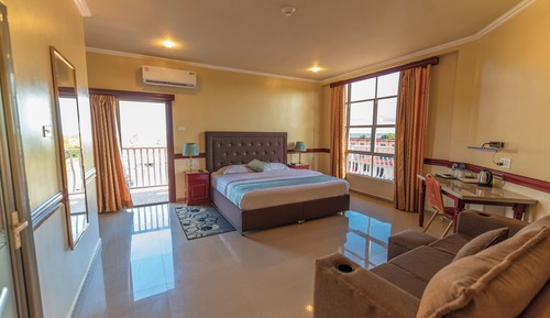 Comfort Studio Suite, 1 King Bed, Balcony, City View