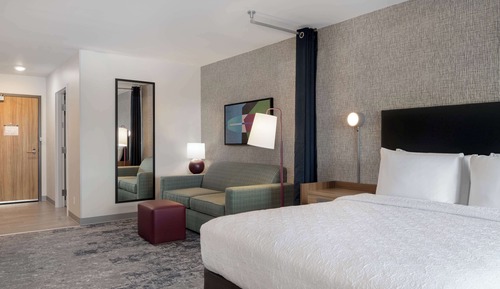 Suite, 1 King Bed, Accessible (Hearing)