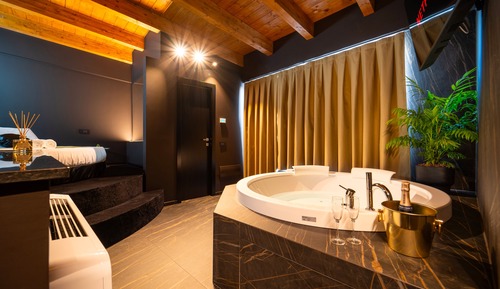 Luxury Suite, 1 King Bed, City View