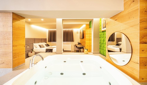 Luxury Suite