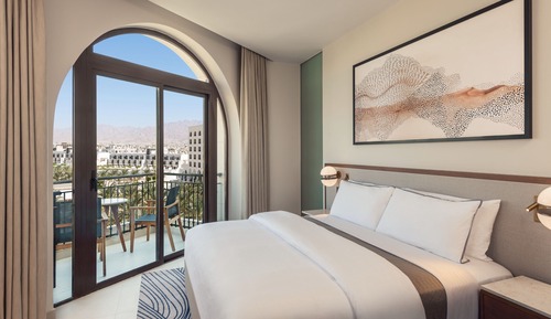 Executive Suite, 1 King Bed, Balcony, Pool View