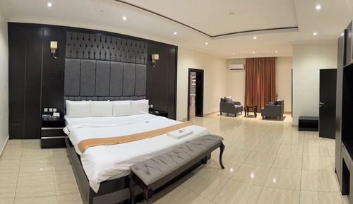 Presidential Suite, 1 King Bed, Kitchen, Pool View