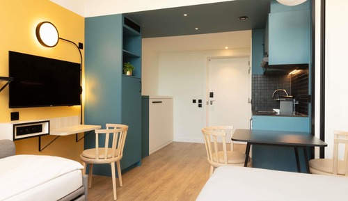 Family Studio (4 People)