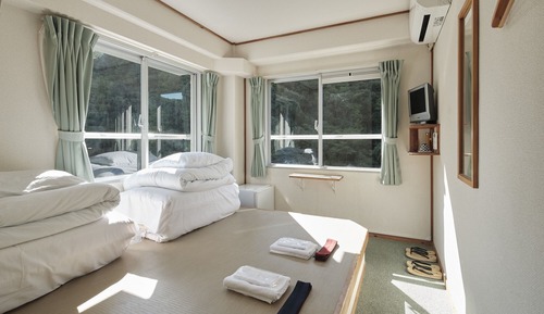 Japanese Style Twin Room with Shared Bathroom, Smoking
