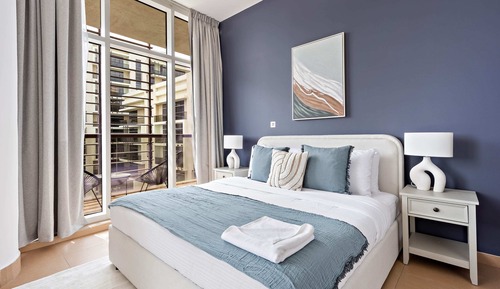 Grand Apartment, Balcony
