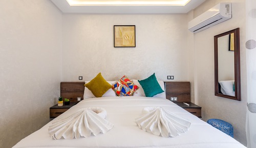 Deluxe Apartment, Courtyard View