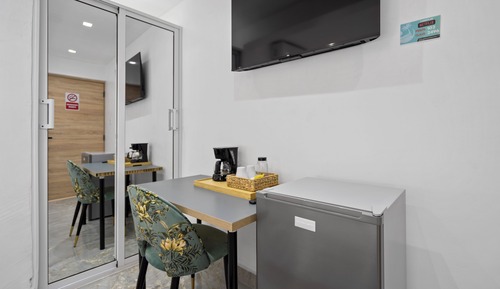 Comfort Room, 1 Queen Bed, Non Smoking, Private Bathroom