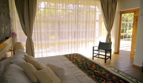 Bungalow, Garden View