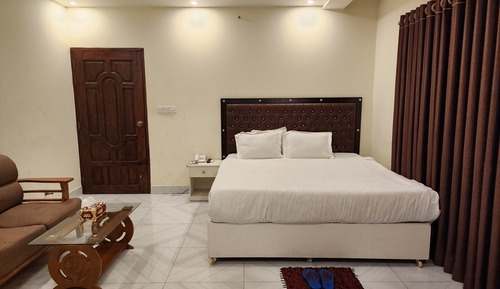 Comfort Room, City View