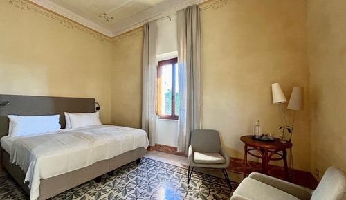 Deluxe Room, Hill View