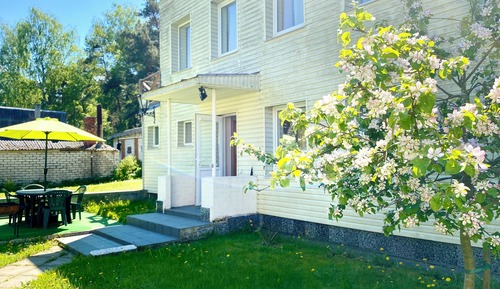 Family Cottage, Garden View