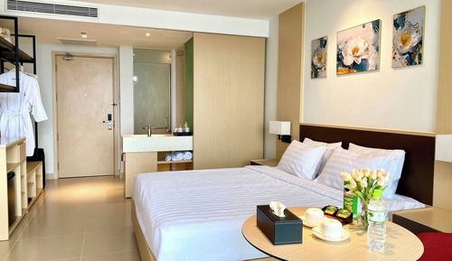 Deluxe Room, Lake View