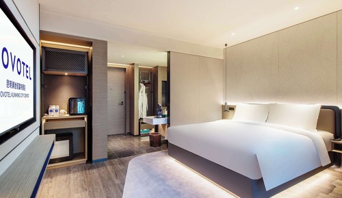 Superior Room, 1 King Bed