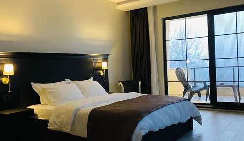 Deluxe Double Room, Smoking, Valley View