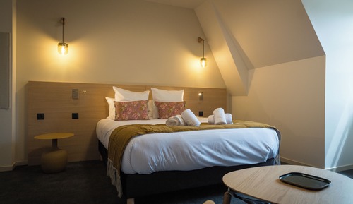 Superior Room, 1 Queen Bed, Pool Access