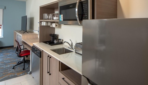 Suite, 1 King Bed, Accessible (Hearing)