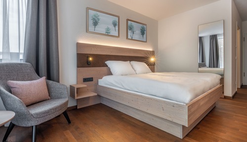 Double Room with Balcony, Bathtub & Extra Bed