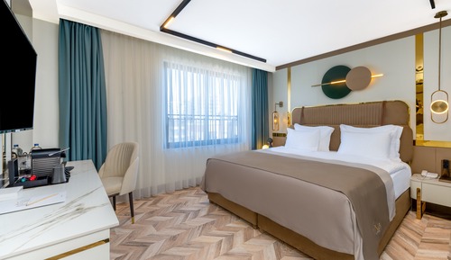 Deluxe Suite