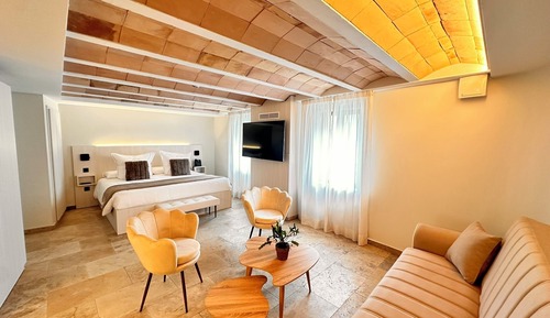 Quadruple room with spa access (2 adults and 2 children)