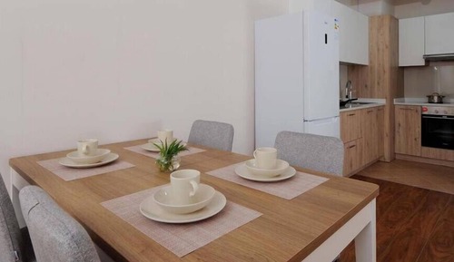 2 king bed rooms apartment with 2 bathrooms