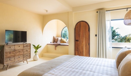 Deluxe Room, Balcony