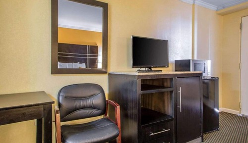 Double Room, 2 Double Beds, Non Smoking, Private Bathroom