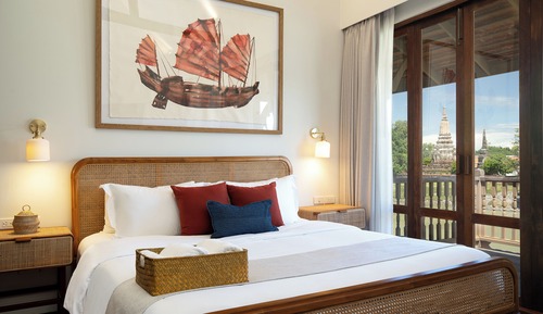 Signature Room, 1 King Bed, Bathtub, River View