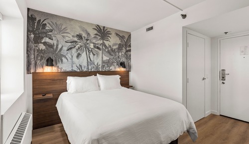 Queen Studio East (Freeway Noise)