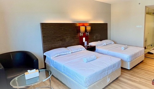 Exclusive Studio Suite, 2 Double Beds, Kitchen, River View