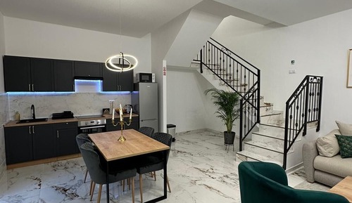 Deluxe Studio