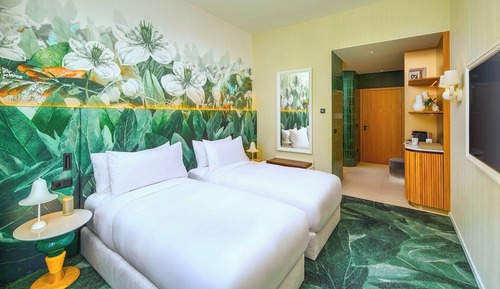 Room, 2 Twin Beds (Essential)