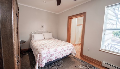 Comfort Room, 1 Queen Bed