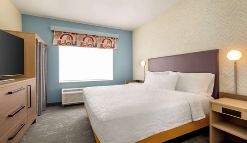 Suite, 1 King Bed with Sofa bed, Accessible (Hearing)