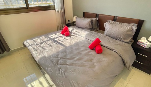 Deluxe Studio, 1 King Bed, Non Smoking, Mountain View