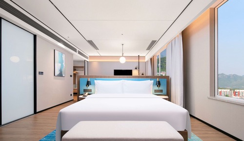 Premium Room, 1 King Bed (Snack Bar)