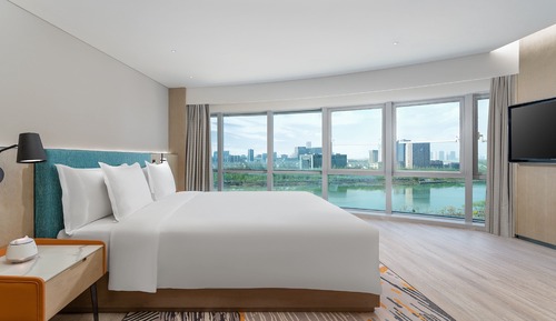 Suite, 1 Bedroom, Lake View (Dining Area)