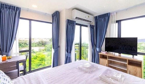 Deluxe Room, 1 Queen Bed, Non Smoking, Garden View