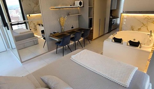 Honeymoon Studio
