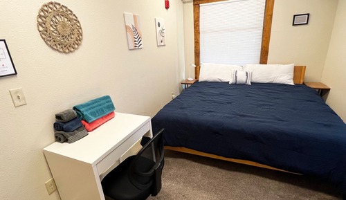 Economy Room, 1 King Bed, Non Smoking