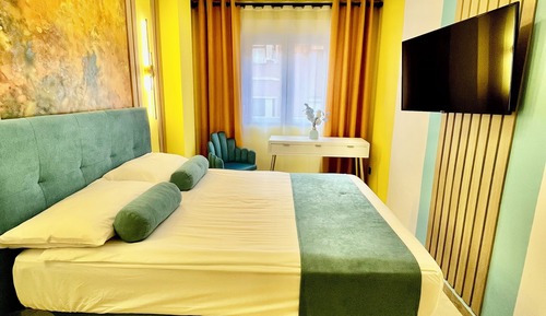 Luxury Apartment, Multiple Beds, Balcony